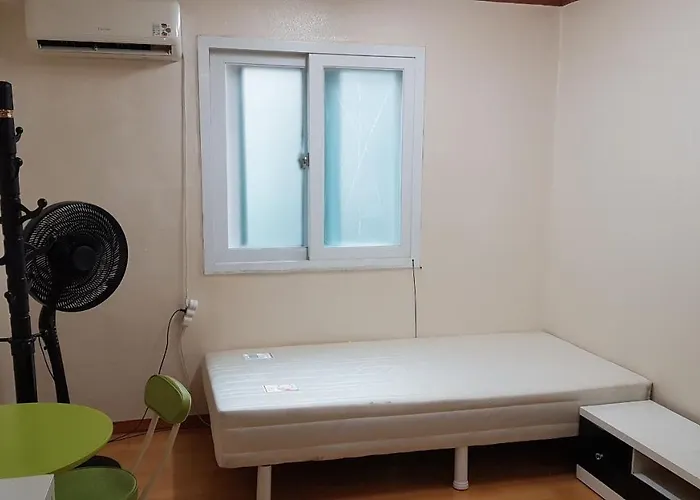 White House In Seoul Female Only Room Shared Bathroom With Up To 3 Other Female Travellers * Seul
