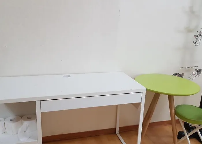 White House In Seoul Female Only Room Shared Bathroom With Up To 3 Other Female Travellers Seul