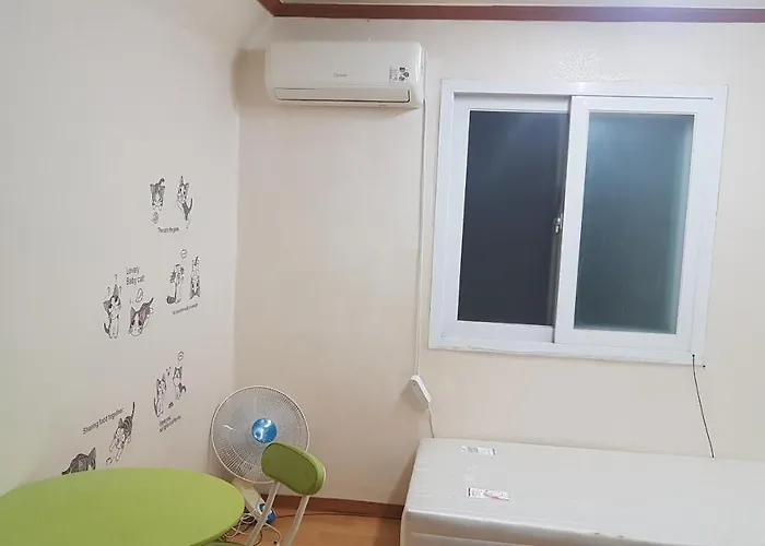 Affittacamere White House In Seoul Female Only Room Shared Bathroom With Up To 3 Other Female Travellers
