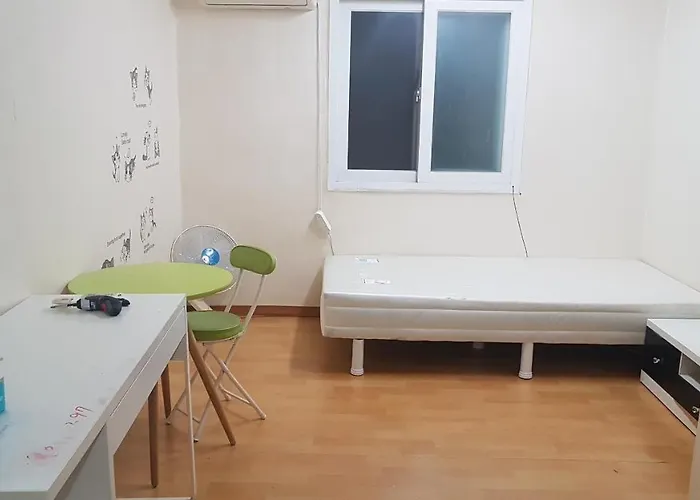 White House In Seoul Female Only Room Shared Bathroom With Up To 3 Other Female Travellers Affittacamere *
