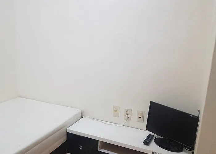 White House In Seoul Female Only Room Shared Bathroom With Up To 3 Other Female Travellers