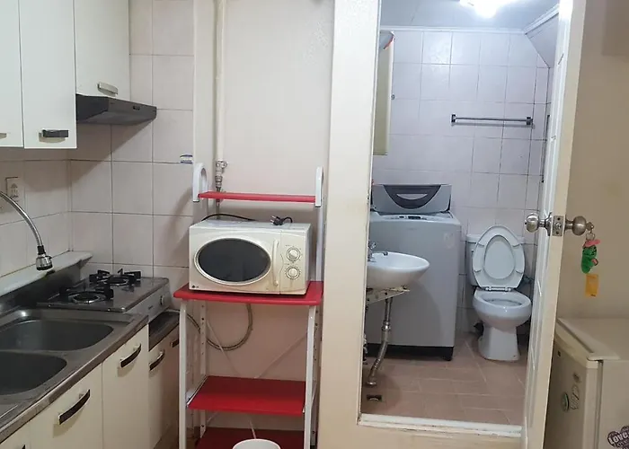 White House In Seoul Female Only Room Shared Bathroom With Up To 3 Other Female Travellers *