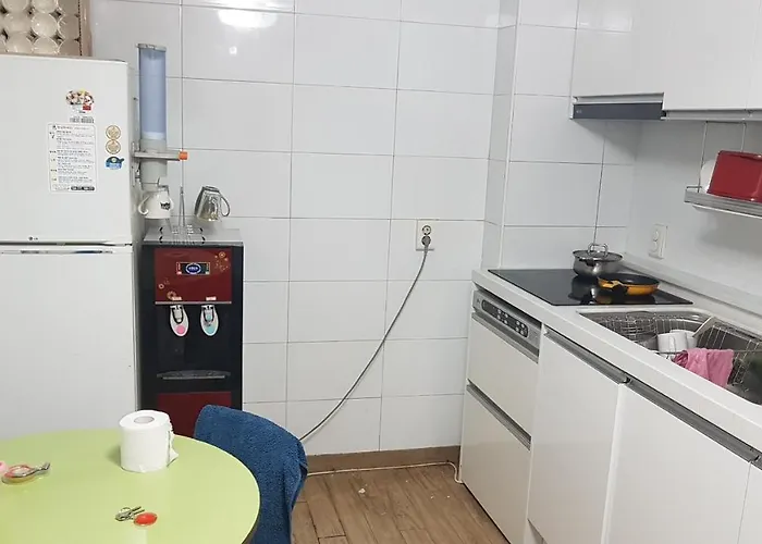 White House In Seoul Female Only Room Shared Bathroom With Up To 3 Other Female Travellers Affittacamere *