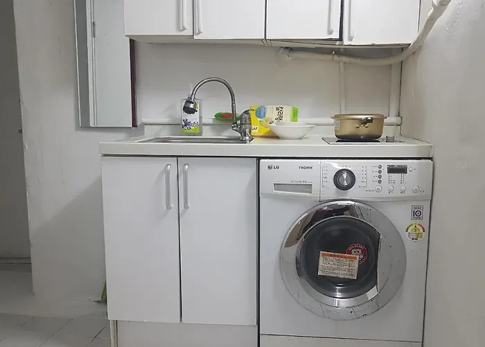 White House In Seoul Female Only Room Shared Bathroom With Up To 3 Other Female Travellers *