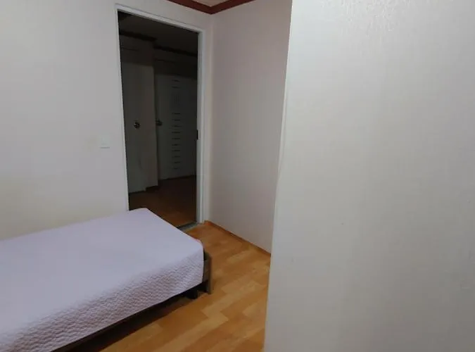 White House In Seoul Female Only Room Shared Bathroom With Up To 3 Other Female Travellers Seul