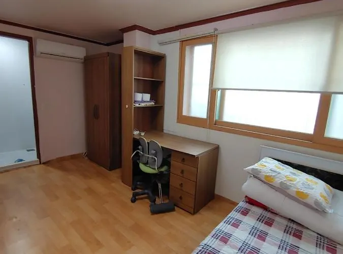 White House In Seoul Female Only Room Shared Bathroom With Up To 3 Other Female Travellers Affittacamere