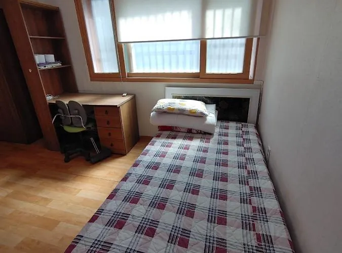 White House In Seoul Female Only Room Shared Bathroom With Up To 3 Other Female Travellers Affittacamere *
