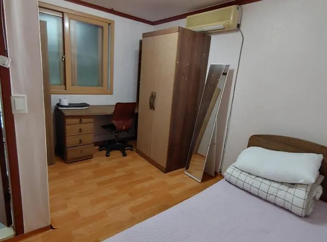White House In Seoul Female Only Room Shared Bathroom With Up To 3 Other Female Travellers Seul
