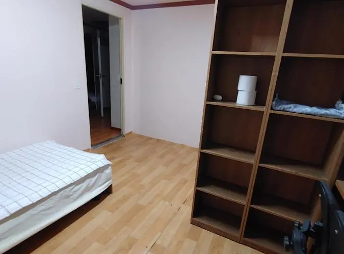 White House In Seoul Female Only Room Shared Bathroom With Up To 3 Other Female Travellers Affittacamere