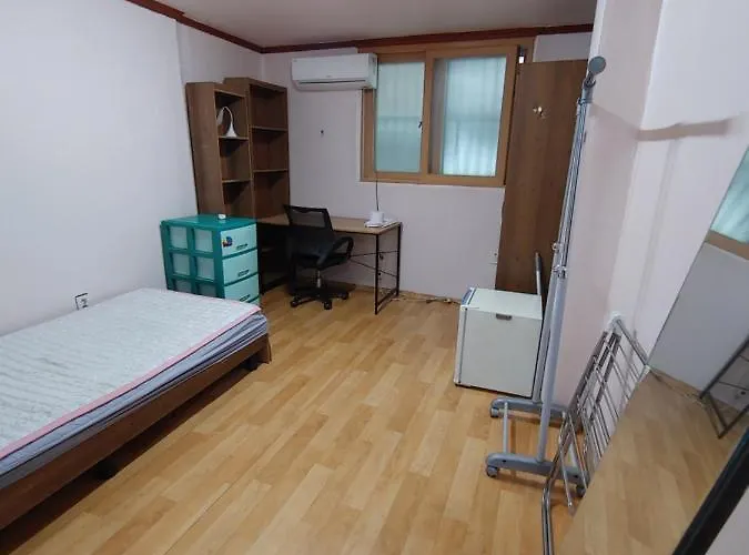 White House In Seoul Female Only Room Shared Bathroom With Up To 3 Other Female Travellers Affittacamere *