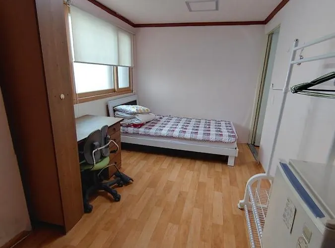 White House In Seoul Female Only Room Shared Bathroom With Up To 3 Other Female Travellers Affittacamere Seul